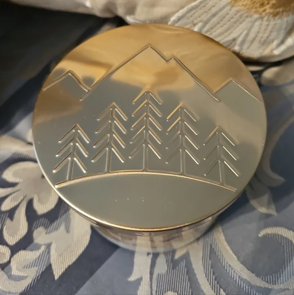 Bath & Body Works Merry Cookie 3-Wick Candle - Picture 2 of 2